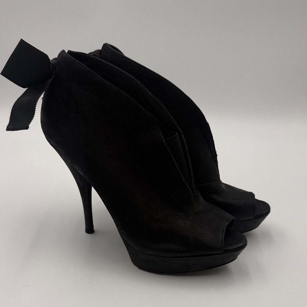 Vera Wang- Elegant Black Peep-Toe Heels with bow on back- Size 10
